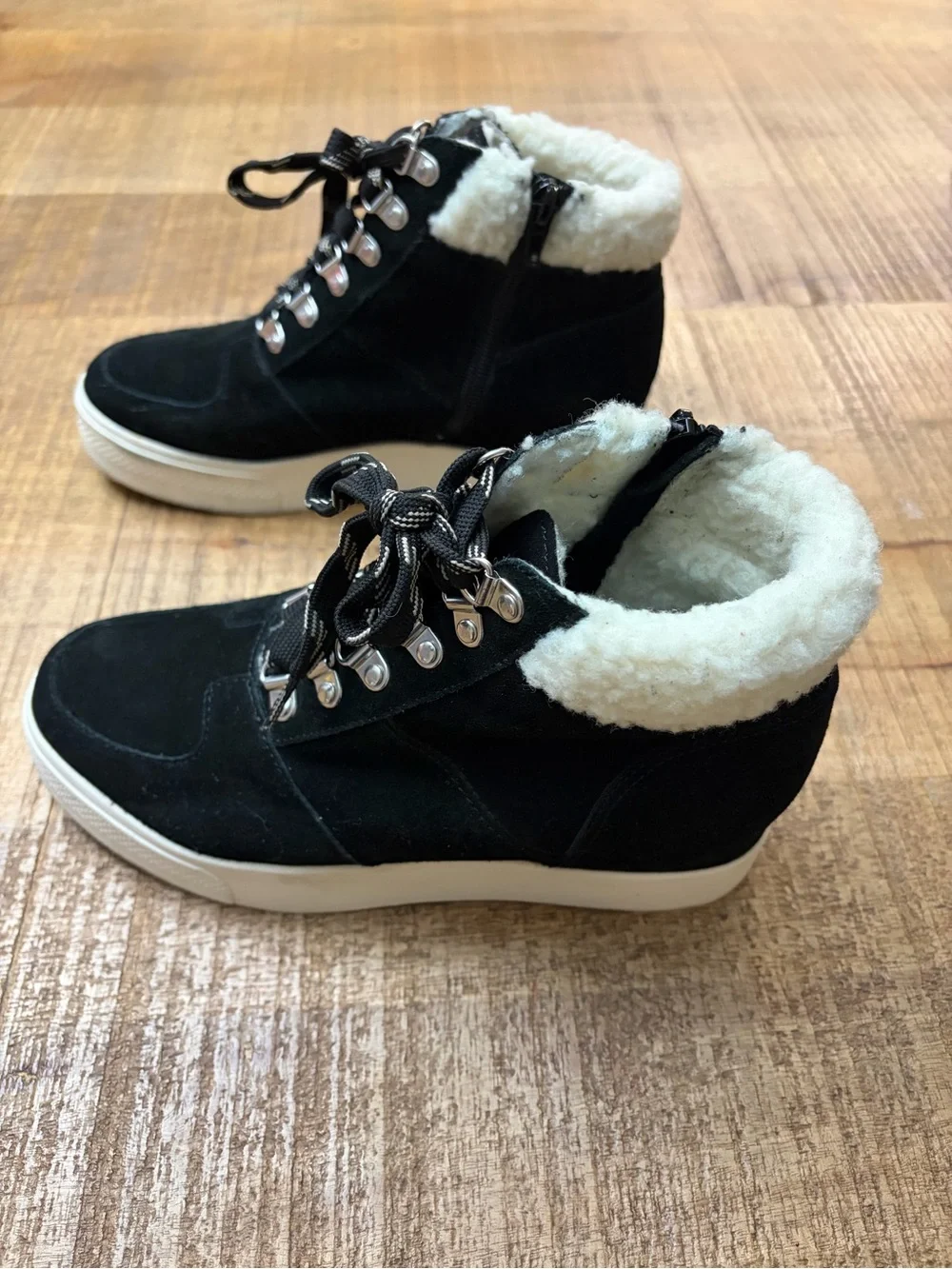 Steve Madden Black Insole with Cream Shearling Lining